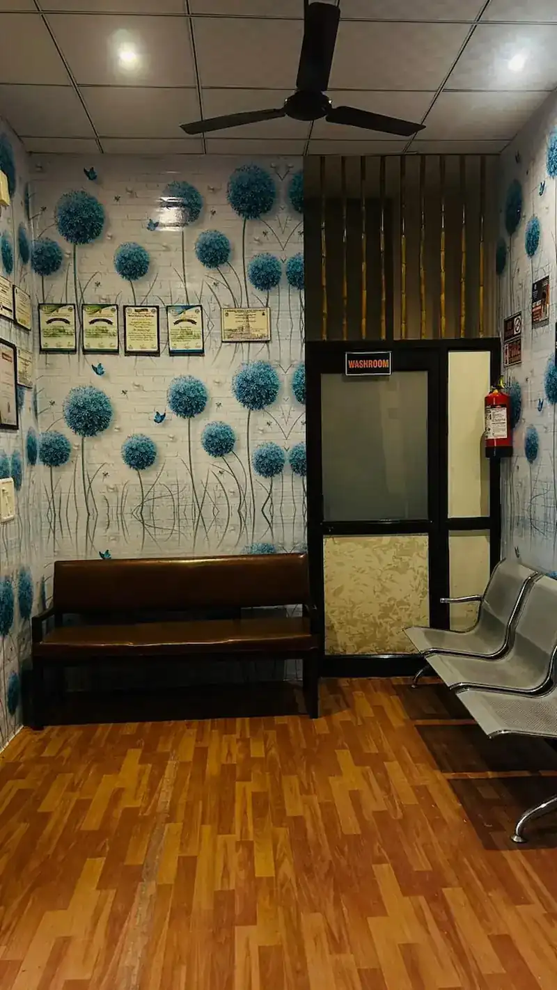 Waiting area at Shamli Physiotherapy Clinic