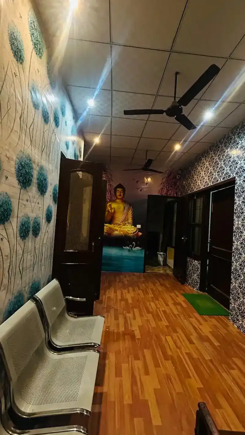 Patient waiting area at Shamli Physiotherapy Clinic